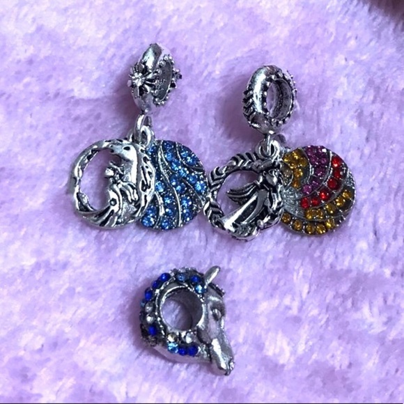 3 Pieces Disney Frozen Elsa Anna Nook Horse Collection Charm Bundle Set - Picture 2 of 2